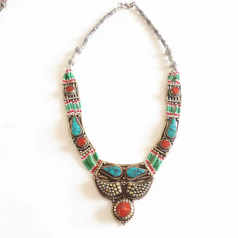 Непальское ожерелье инкрустированное разноцветным камнем индийская медная