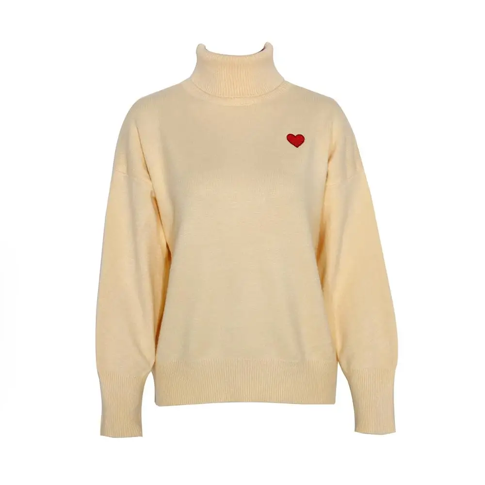 Женский вязаный свитер с вышивкой воротником-хомутом и рукавами-фонариками