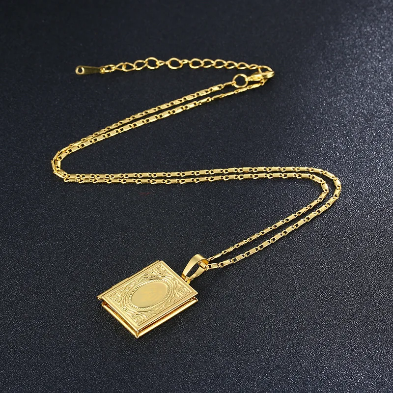 Ожерелье с кулоном в виде книги Корана золотого и серебряного цвета