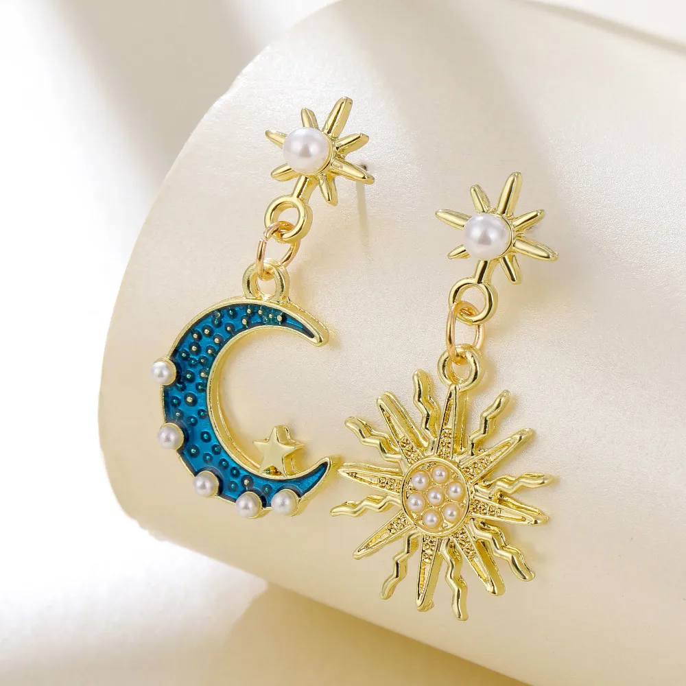 

Fashion Simple Personality Ladies Earrings Light Luxury Retro Blue Oil Drop Pearl Moon Pendant Earrings