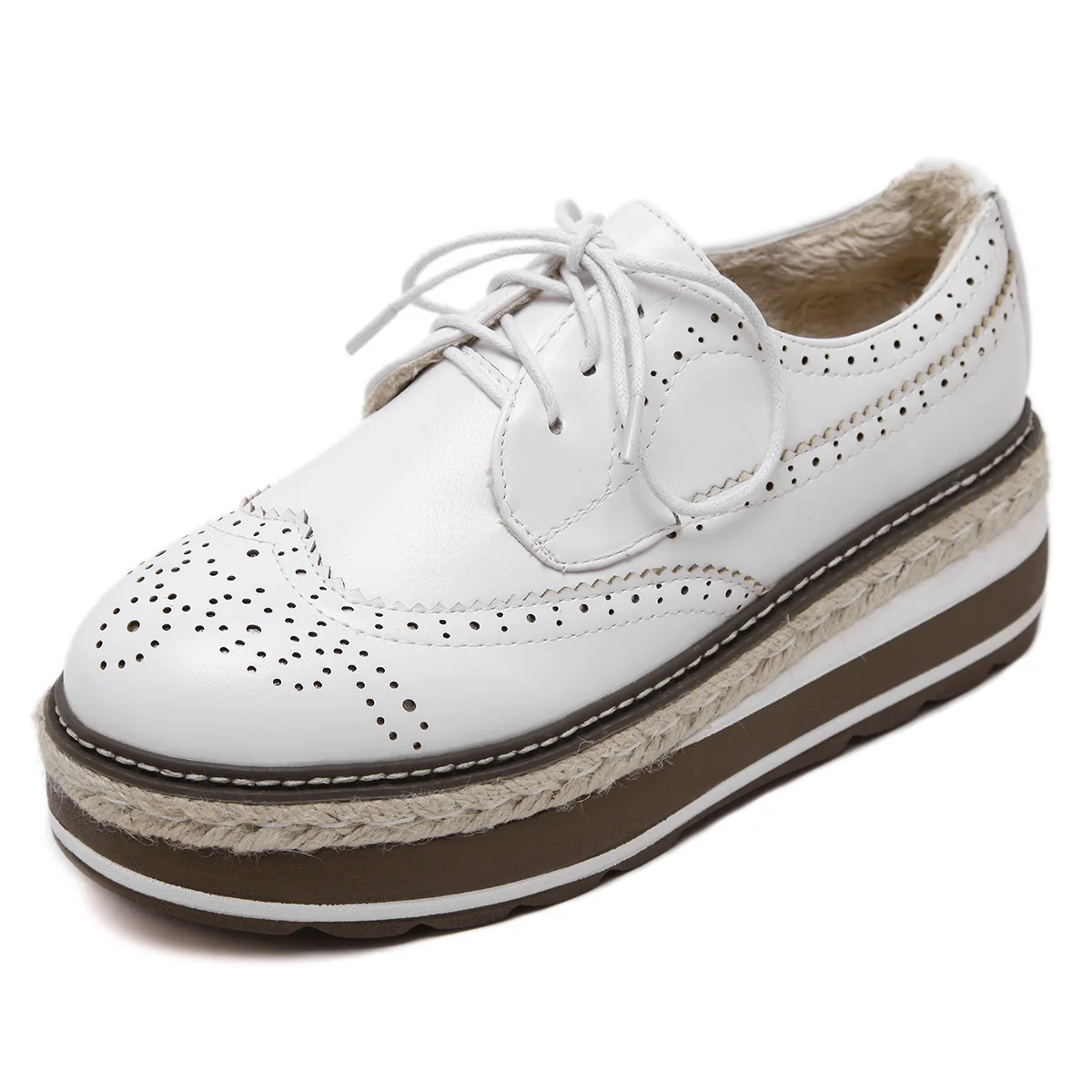 

2020 new round head thick sole small white shoes British Wind muffin shoes flat bottom tassel single shoes leisure shoes