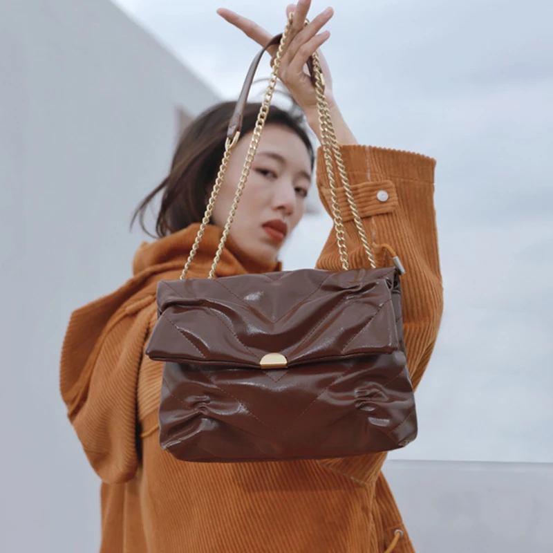 

Hot sales volume small round bag fashion women's bag one shoulder vintage handbag soft leather pleated bag chain small square ba