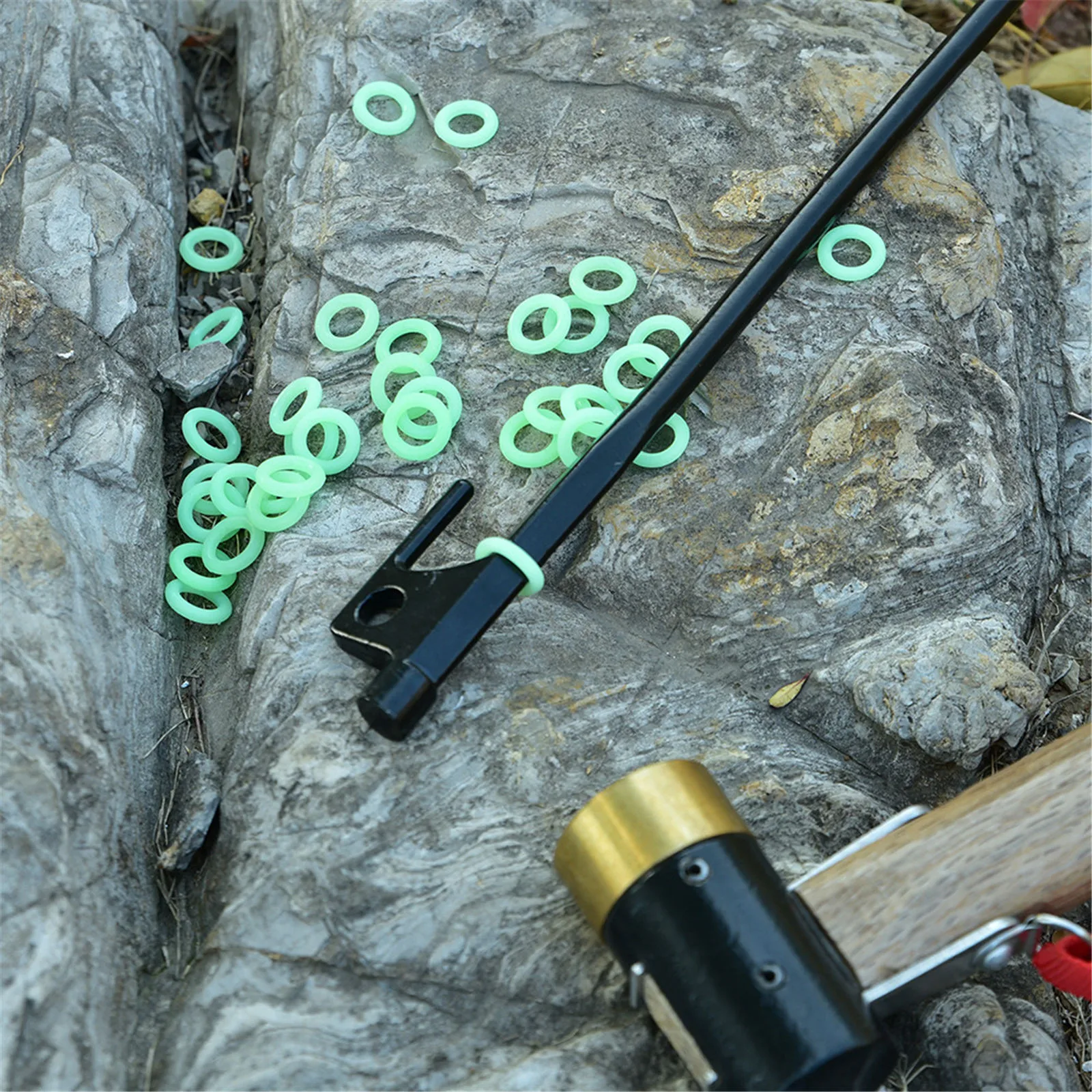 

50pcs Outdoor multifunctional ground nail fluorescent circle luminous luminous silicone ring camping tent sky curtain nail ring