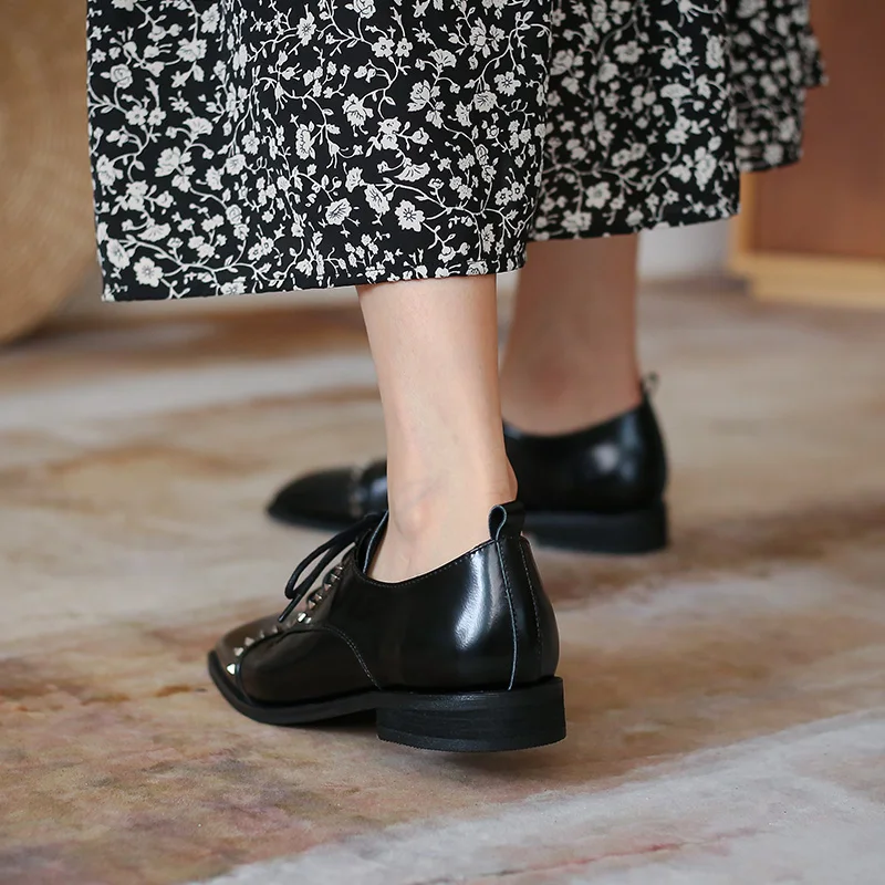 

Autuspin Punk Rock Women Fashion Lace-up Shallow Shoes 2021 Cow Patent Leather Thick Heel Pumps Lady Rivets Spiked Black Brogues