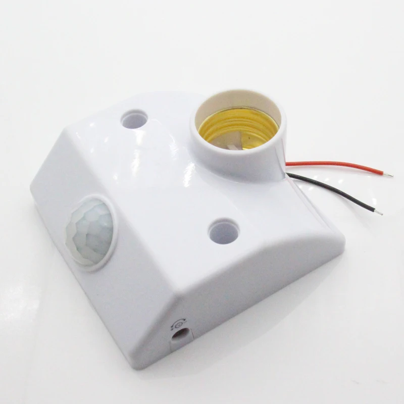 Автоматический держатель для лампы с инфракрасным датчиком движения |