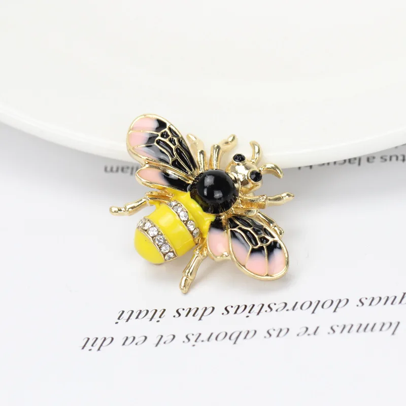 

Insect Bee Brooches Pines Metalicos Enamel Pins Metal Brooche Banquet Broche Gift Hat Scarf Collar Cuff Pins
