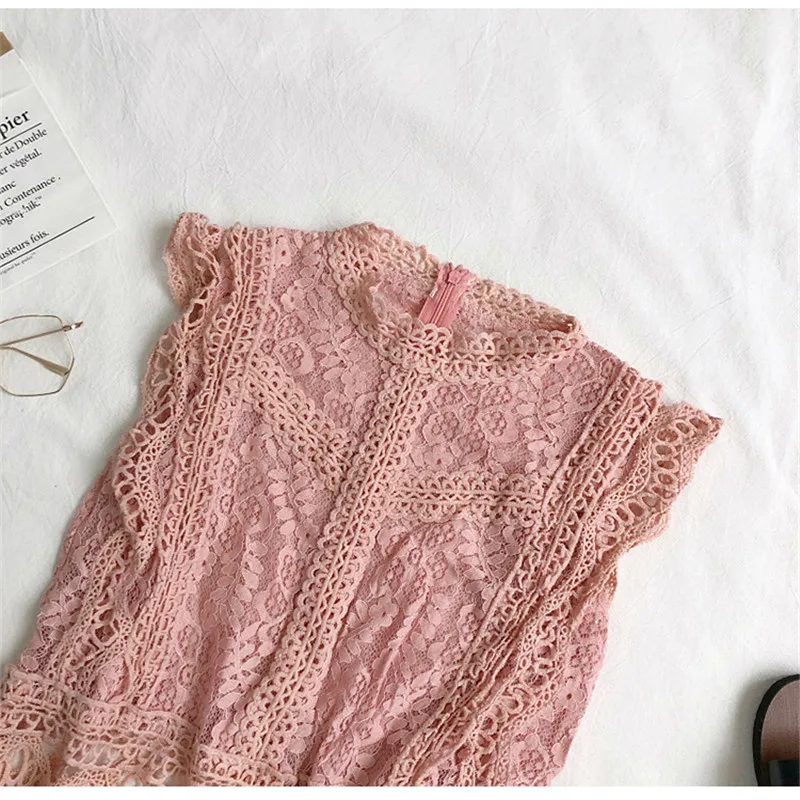 Женская кружевная майка с вырезами розовая повседневная без рукавов короткий