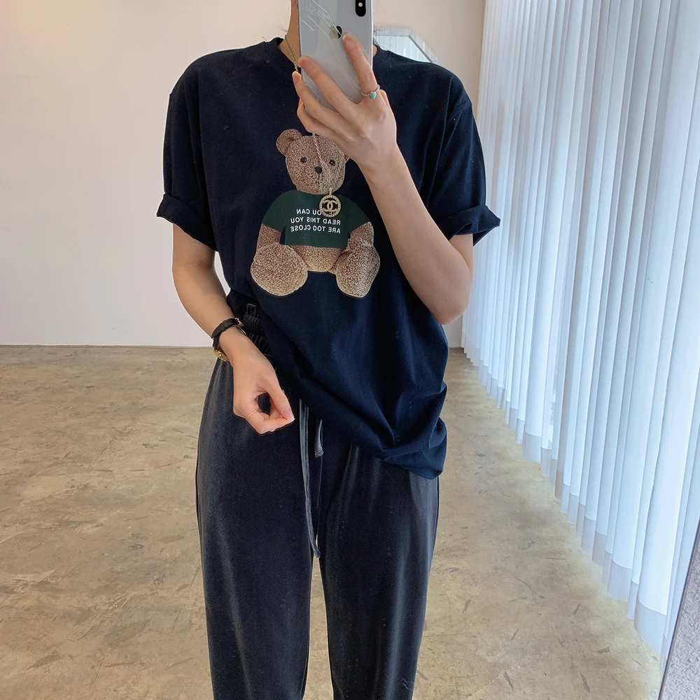 

Милая нижняя рубашка в Корейском стиле с изображением маленького медведя, свободная Универсальная футболка с коротким рукавом и круглым вы...