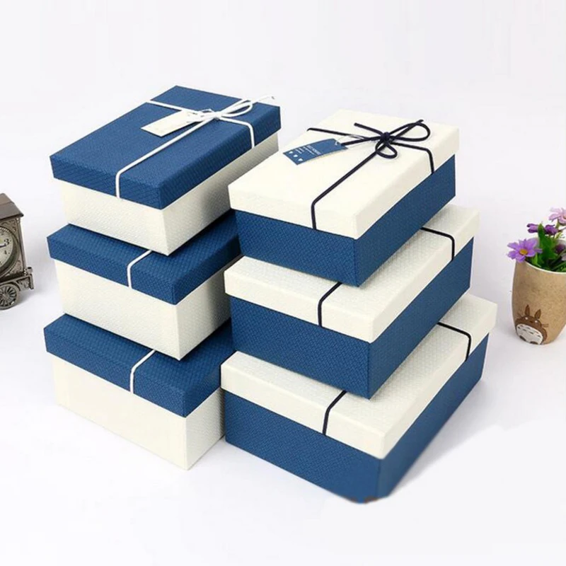 Просто уложите прямоугольную текстурированную бумажную подарочную коробку