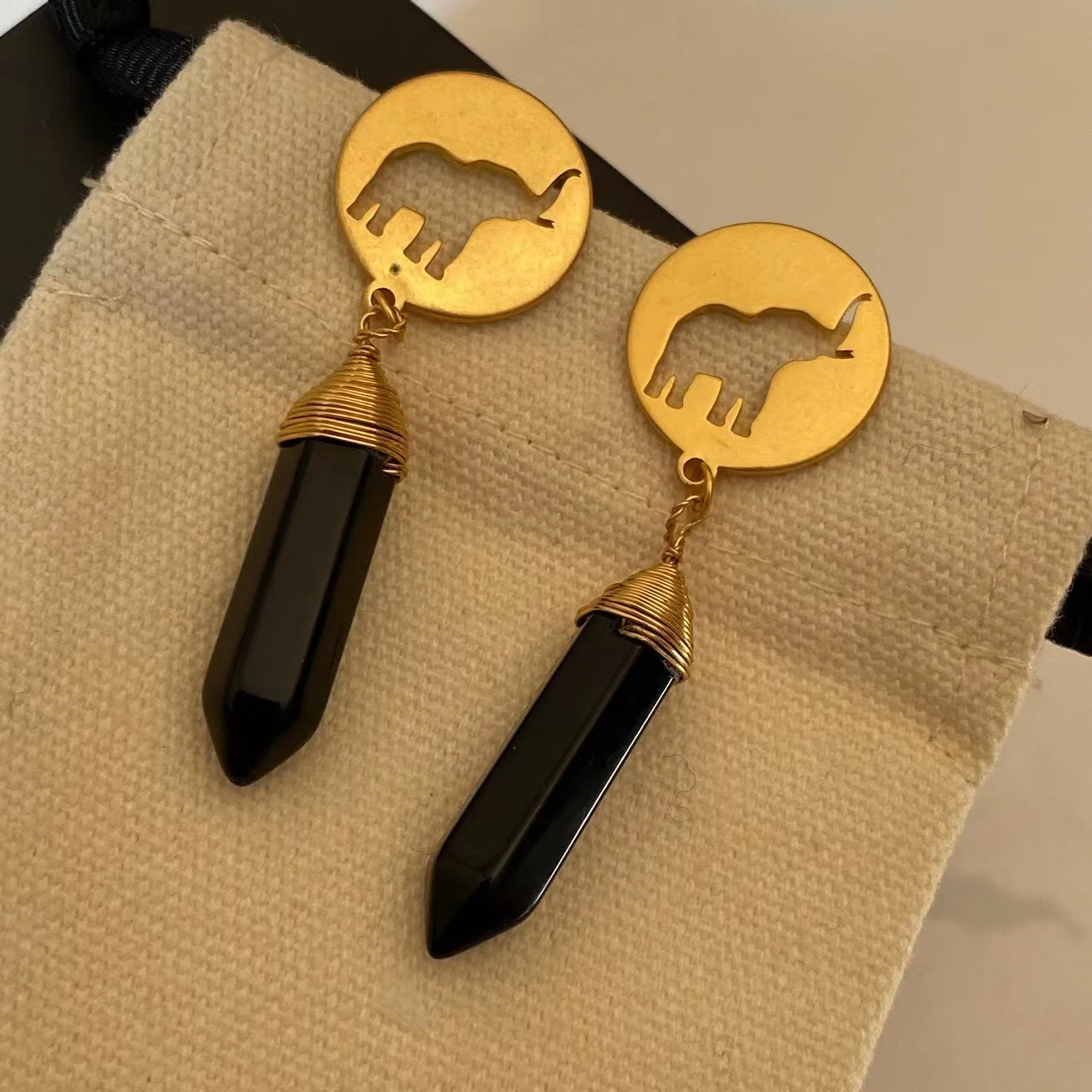 

dangling earrings high quality vintage french court style elephant cutout pendant women's earrings obsidian pendant jewelry gift