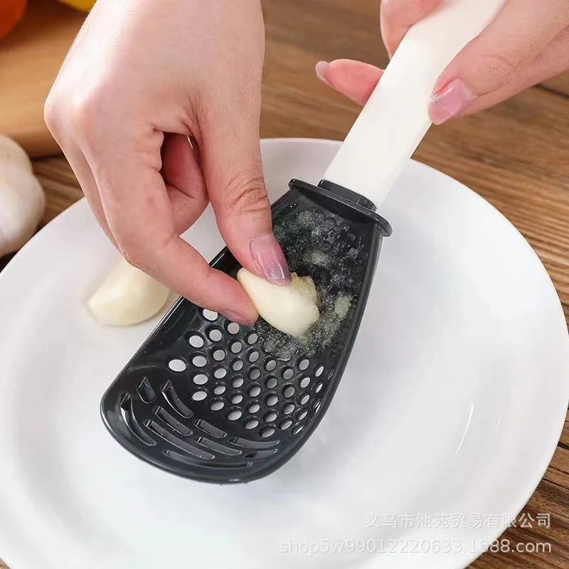 

2pcs Multifunctional Cooking Spoon Draining Kitchen Grinding Ginger Pressing Garlic Masher Silica Gel Egg Separator Filtering