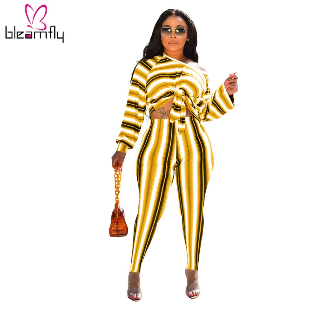 Осенний женский костюм в полоску с принтом открытыми плечами длинным рукавом