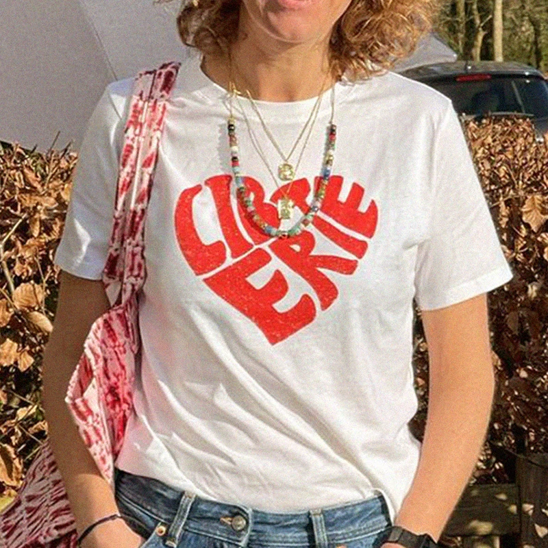 

Футболка женская с круглым вырезом, коротким рукавом и принтом сердец