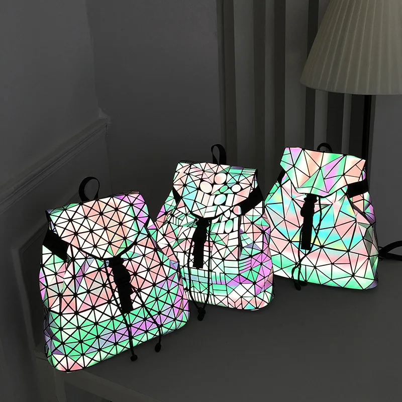 Женский рюкзак с отражающими вставками женская сумка геометрическим рисунком