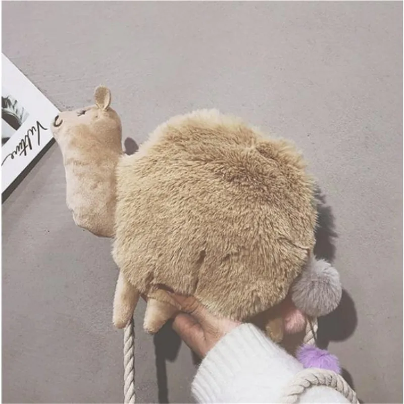 Сумка на плечо женская с ламой альпакой мягкий модный мессенджер маленький