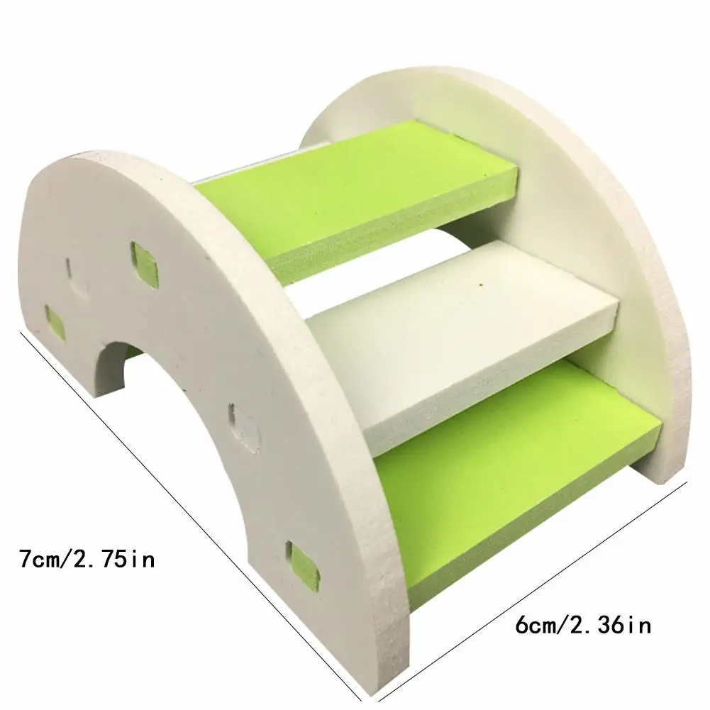 Игрушечный деревянный хомяк синего цвета в форме кубического дерева