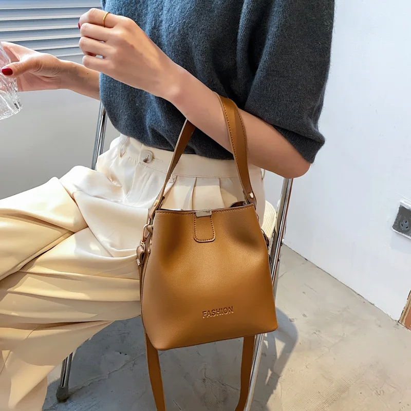 

Fashion Small Fresh Bucket Woman's Handbag 2021 Trend Foreign Style Net Red Simple Wild Popular Portable Messenger Bucket Bag