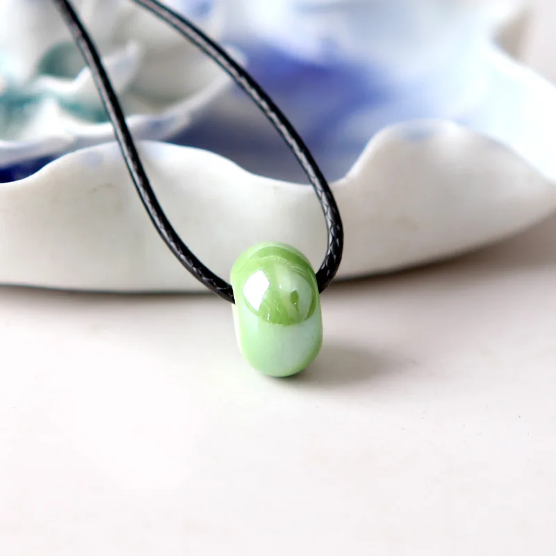 

2021 New Popular Fresh Literary Green Song Simple Ethnic Style Short Clavicle Ceramic Bead Necklace Pendant