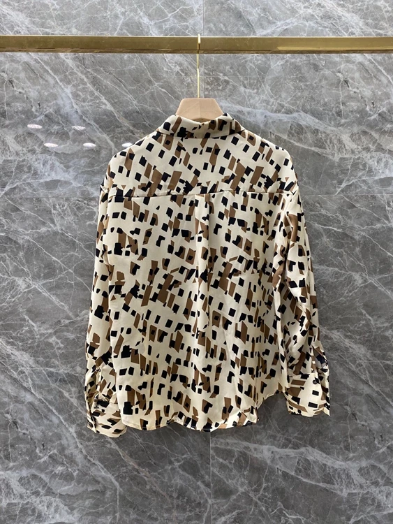 

2021 early spring new fashion women's lapel print pattern decoration long-sleeved versatile shirt 102