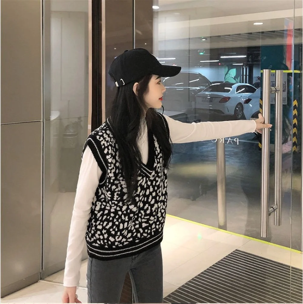 

Casual Vintage Korean Sweater Soft Sleeveless V-Neck Vest Leopard Pullover Knitted Vest 2021 Autumn Winter New Fashion