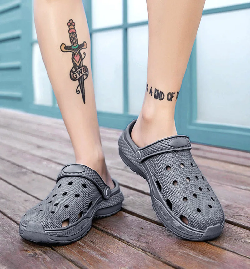 Men Clogs Sandals Casual Hollow Garden Shoes Male EVA Light Slides Summer Men Non-slip Beach Sandles Mules Slippers Zapatos