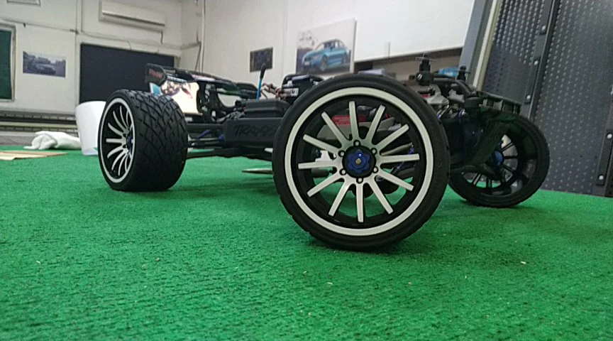 18 г шины и диски bigfoot для бездоро