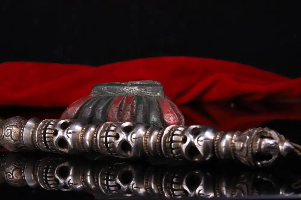 

Tiantie hand-beating, chisel engraving of a skull of old magical instrument, base hand-carved chisel Faqi Phurba Vajra