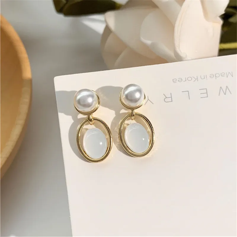 Жемчужные серьги гвоздики модные простые геометрические овальные опаловые