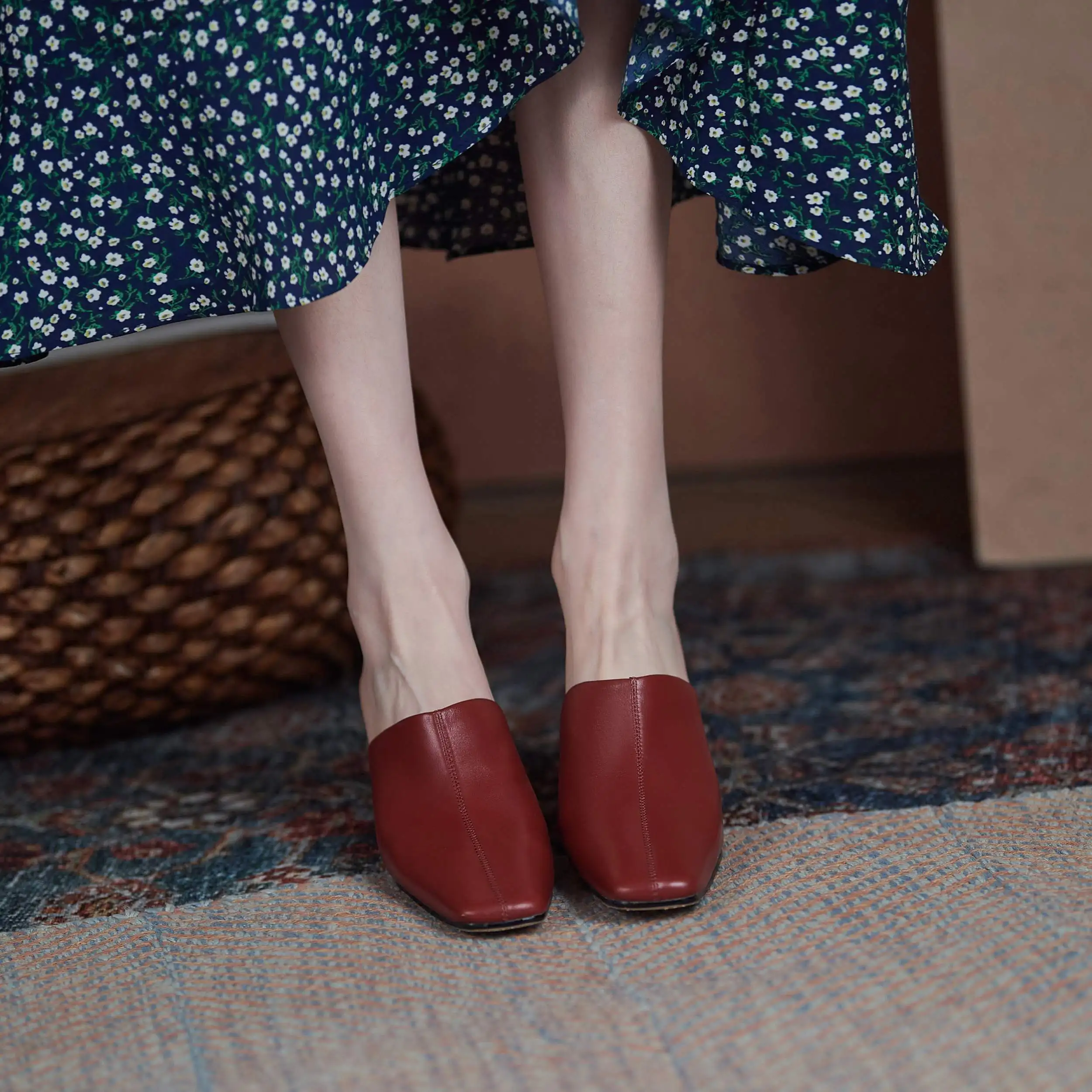 

Krazing pot new genuine leather square toe med heels strange style solid young lady dating mules outside slipper shoes women L20