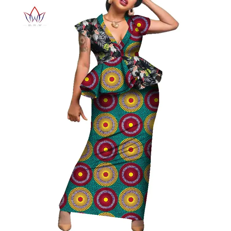 

Комплект из топа и юбки с коротким рукавом и V-образным вырезом