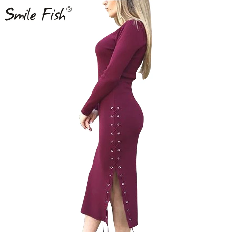 Женское трикотажное платье до середины икры облегающее с разрезом на одной