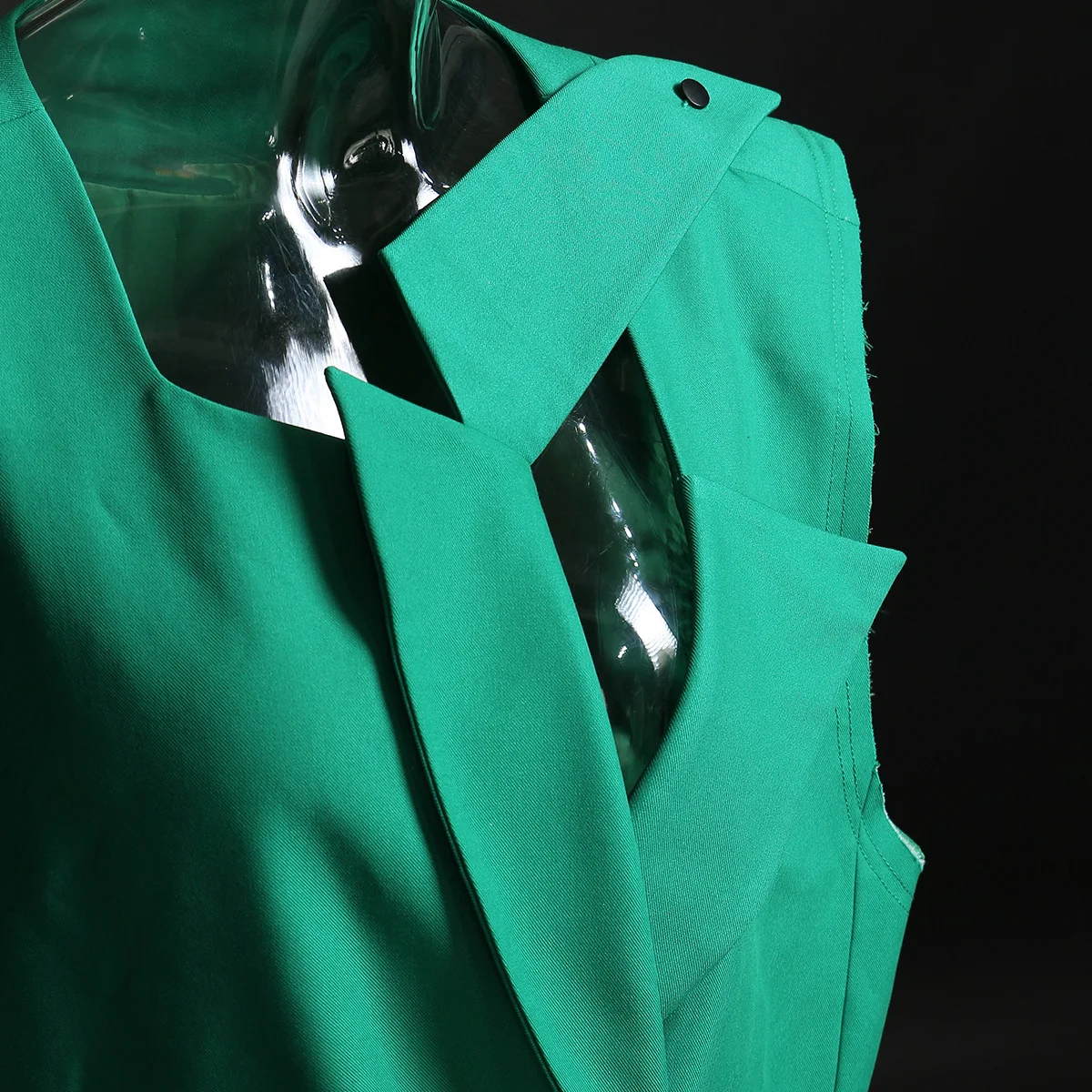 

SuperAen Autumn 2021 Overside Irregular Minority Vest Coat Solid Green Casual Women Tops