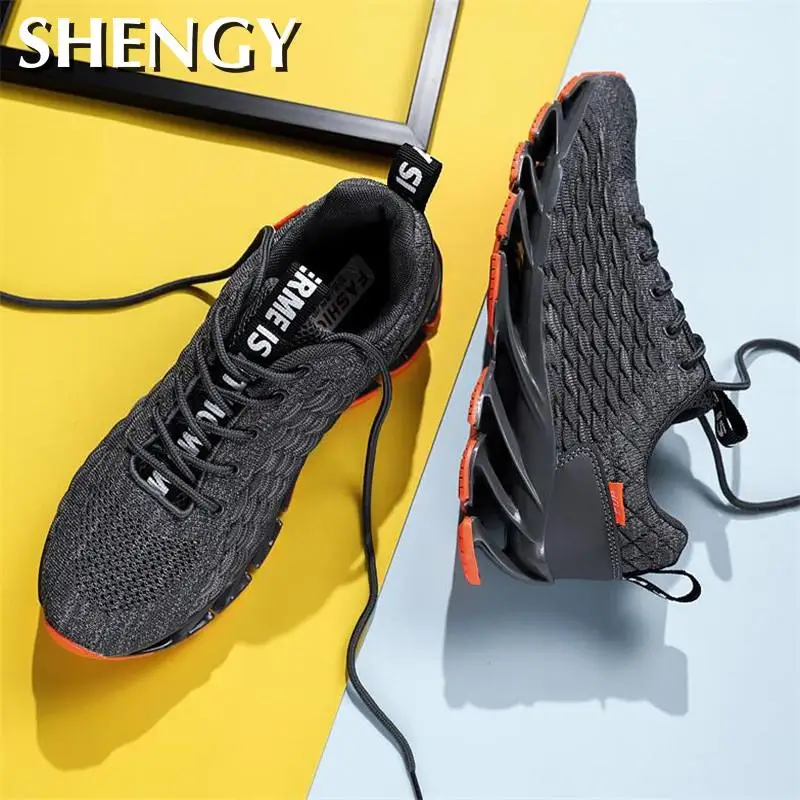 Мужские кроссовки из сетчатого материала черные спортивные Повседневная