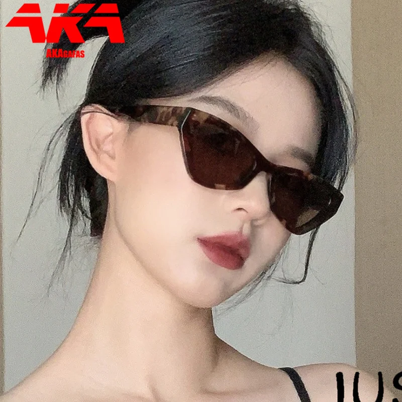 

AKAgafas Cat Eye Sunglasses Women 2021 Classic Leopard Frame Sunglasses for Women Vintage Glasses Hip Hop Wholesale Gafas De Sol