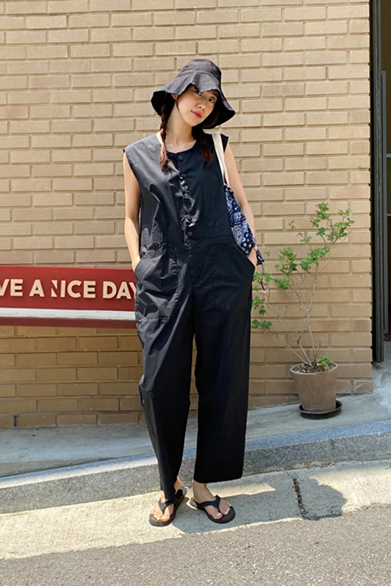 

SuperAen 2021 Women's Summer Korea New Vest Sleeveless Jumpsuit Loose Round Neck Button Casual Jumpsuit Women