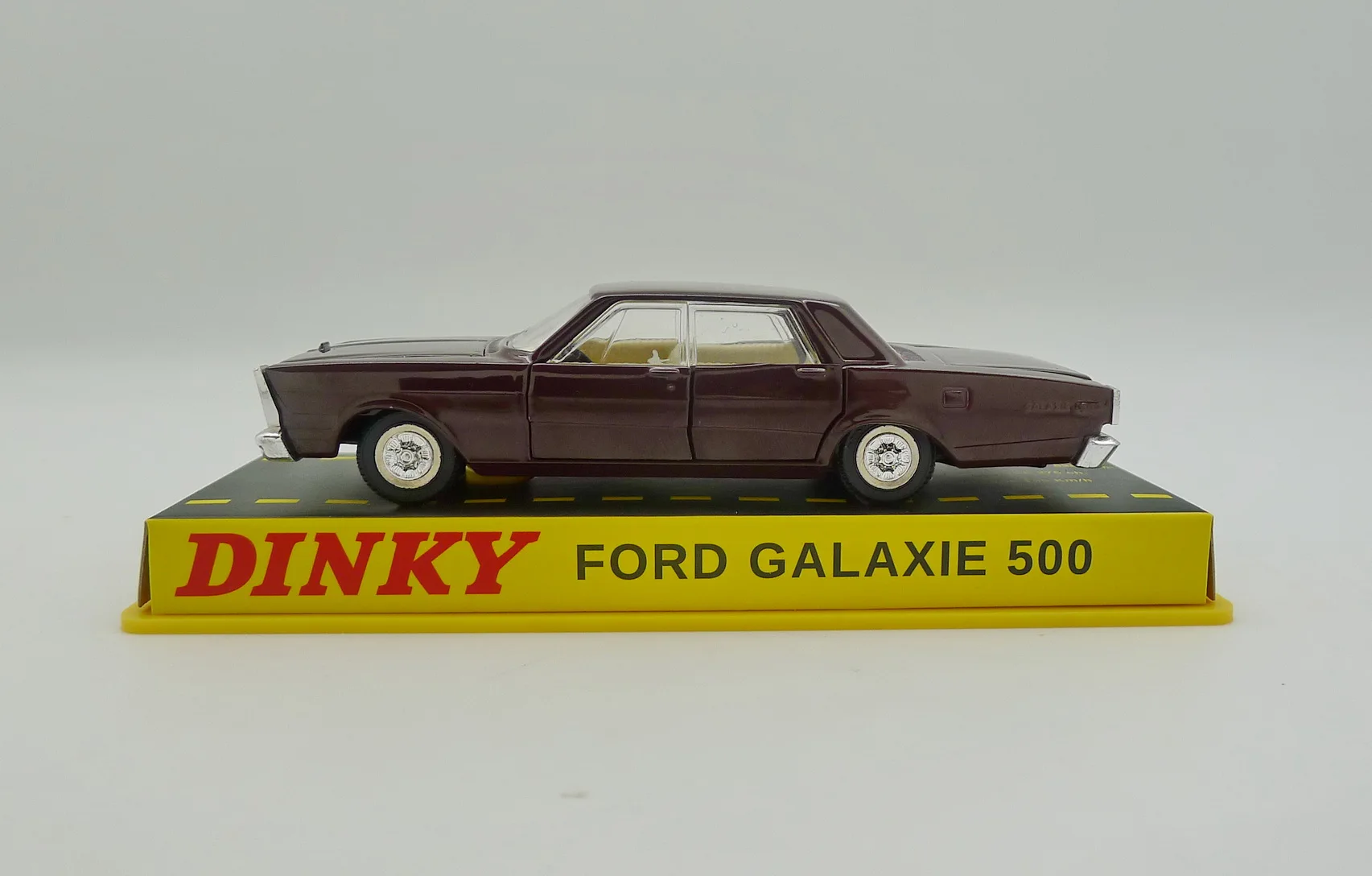 Atlas Dinky Toys 1402 Форд галачи 500 Литой модельный автомобиль