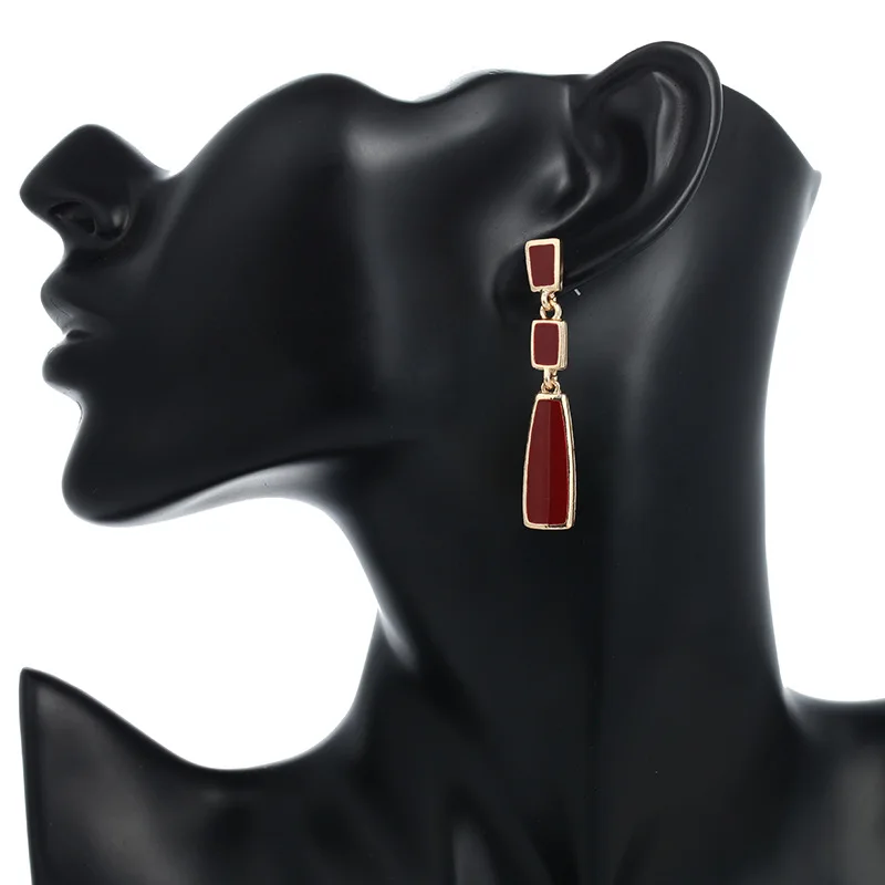 Длинные серьги в стиле ретро бордовые с геометрическим узором вечерние |