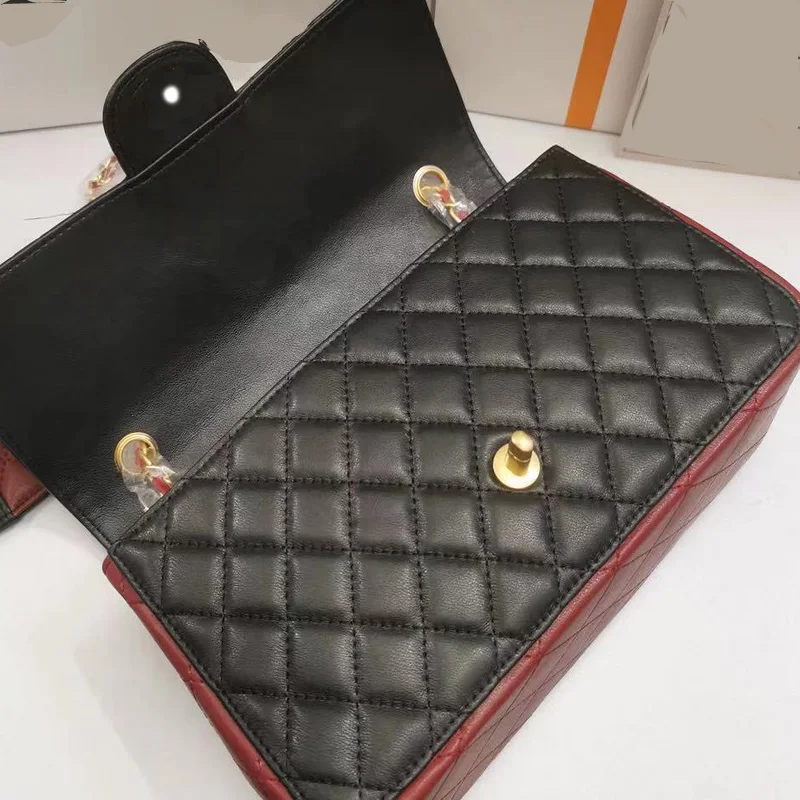 

Autumn and winter new bag body red and black color matching fashion lady bag chain wide shoulder black red