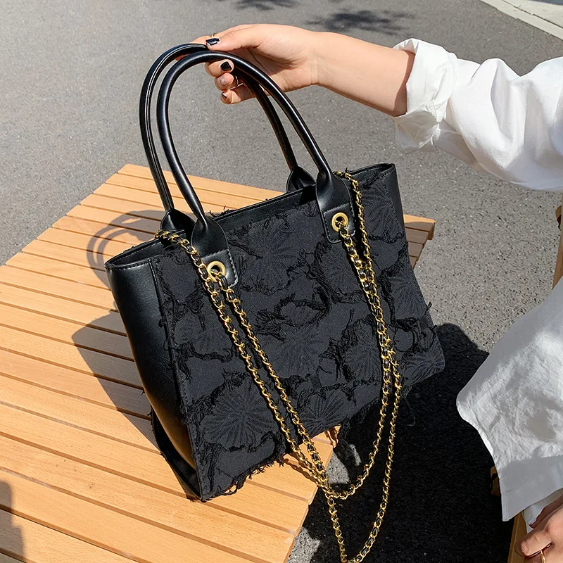 

Fashion Large Capacity Women Shoulder Bag 2021 New Retro Black White Female Big Bag Lady Handbag Tote Crossbody Bags For Women
