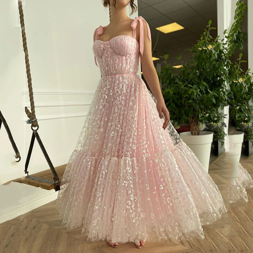 

Длинное вечернее платье без рукавов, с блестками