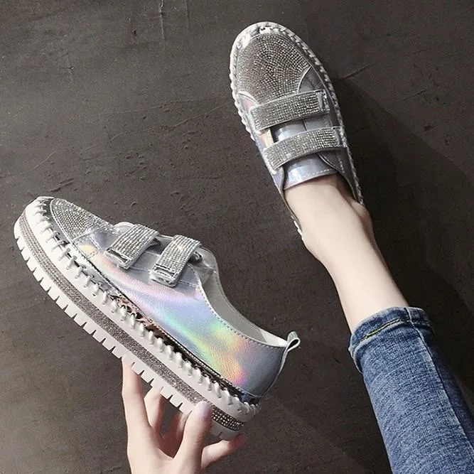 

Женские кожаные кроссовки на платформе, белые лоферы на плоской подошве, со стразами, удобная обувь для отдыха, 2020