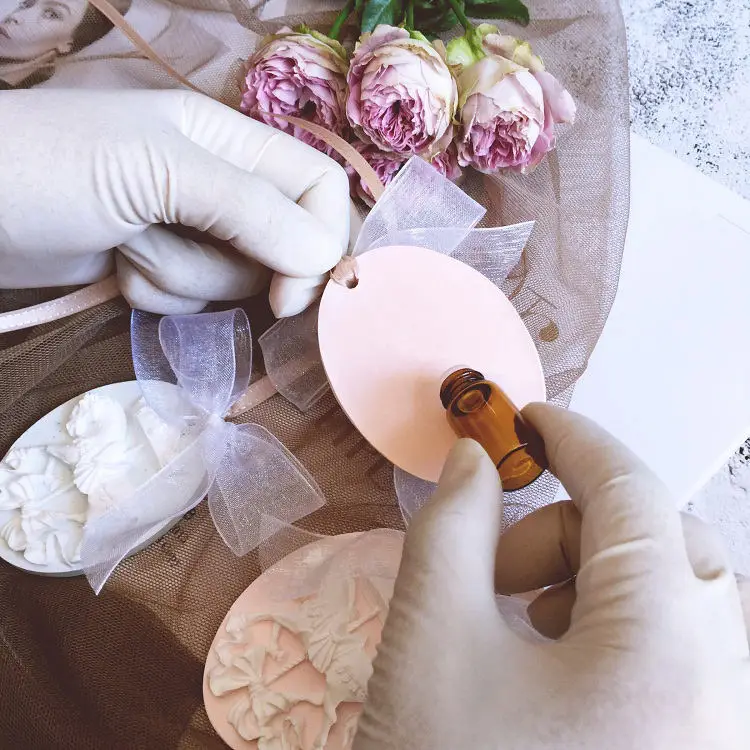 

Embossed Wooden Horse accessories gypsum incense smoke trailer ornaments aromatic oil gypsum solid fragrance car perfume gifts