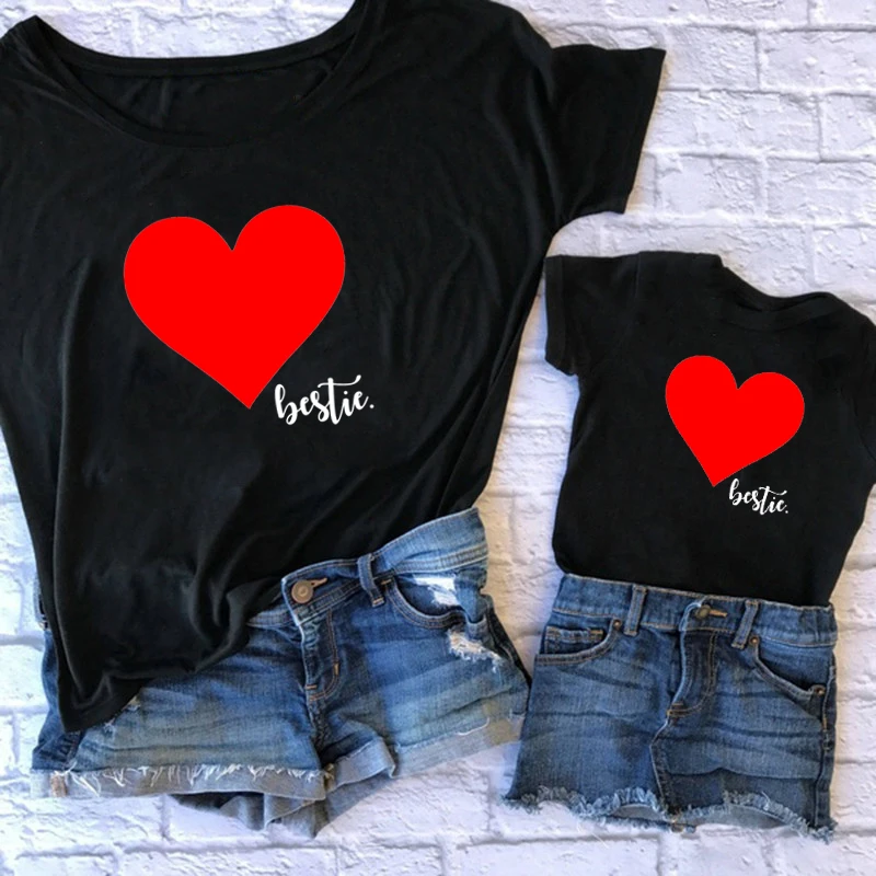 

Одежда для матери и дочери с надписью «Bestie Heart»
