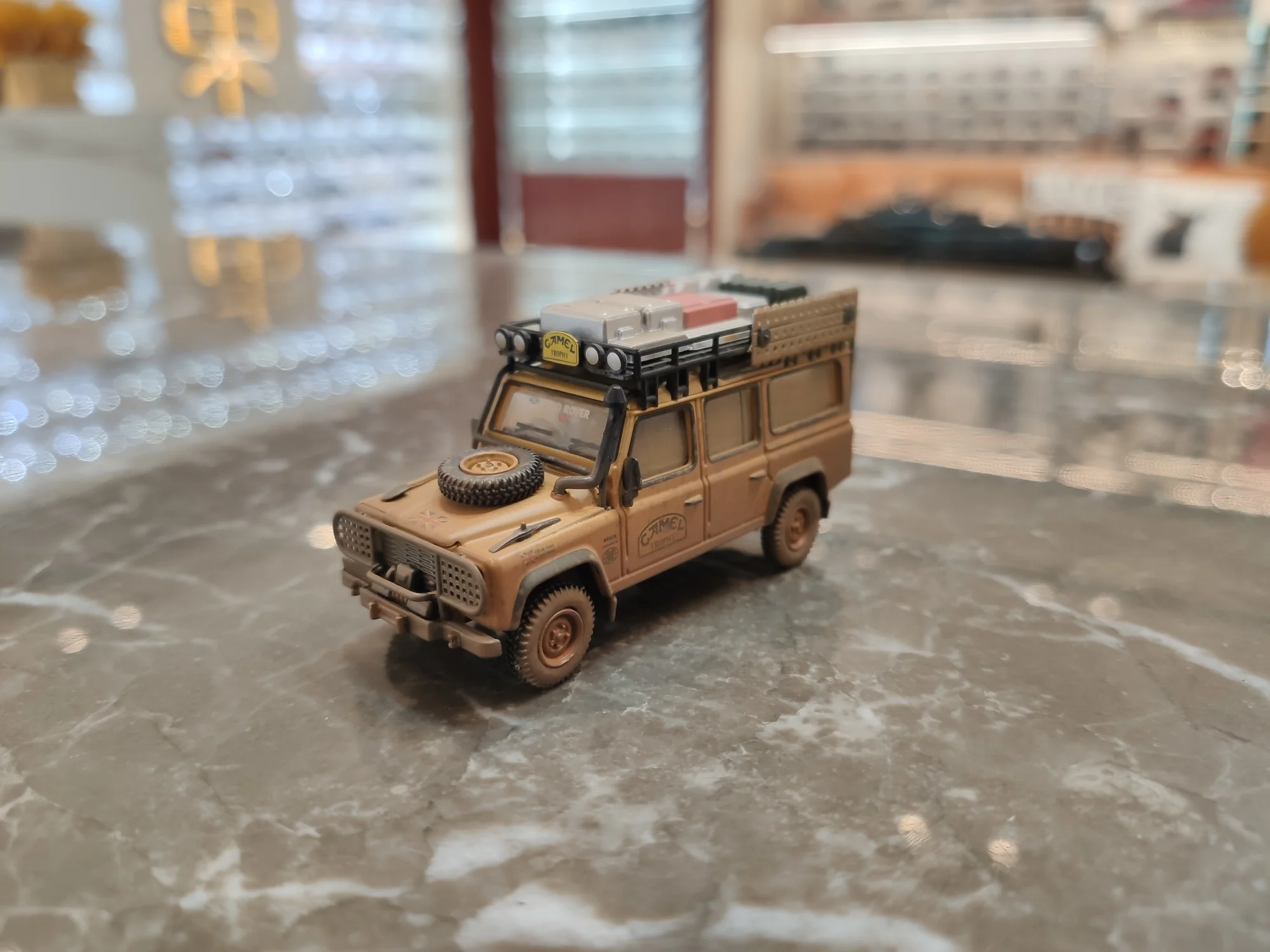 

1/64 MINI GT Land Rover Defender 110 Camel Cup Long-axis SUV Mud Edition Alloy Casting Car Model Collection Children's Toys