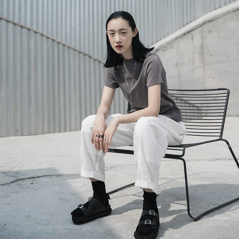 

[EAM] Women Gray White Brief Temperament Leisure T-shirt New Round Neck Short Sleeve Fashion Tide Spring Summer 2021 1W028