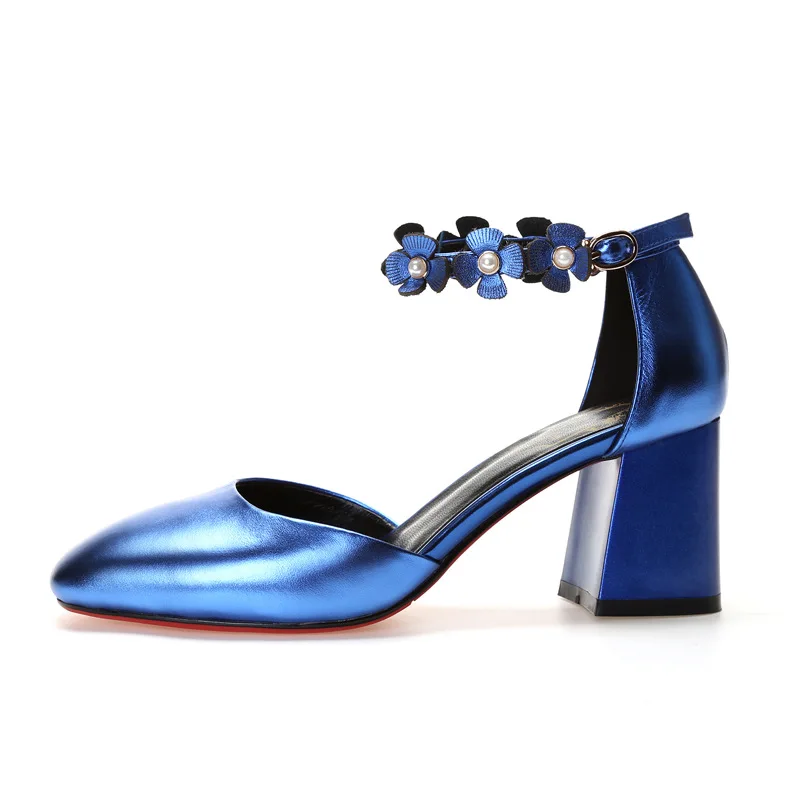 

Женские туфли, новые модные красивые кожаные сандалии на высоком каблуке с цветочной пряжкой, женские сандалии на толстом каблуке