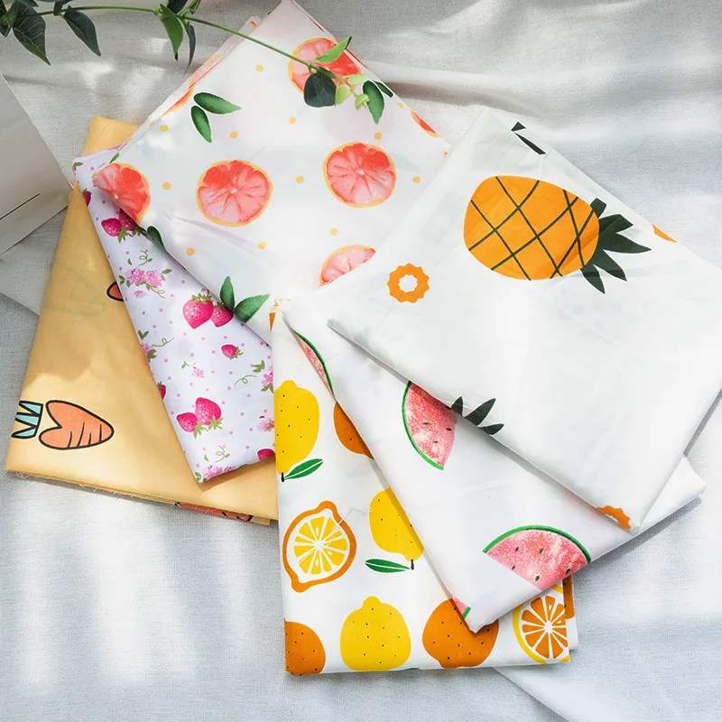 Печатная ткань с милым фруктовым узором саржевого переплетения