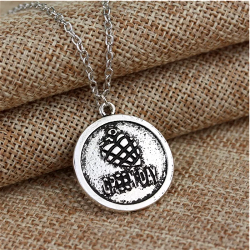 

Green Day Rock Band Logo Alloy Pendent Cool Necklace USA Punk Band Necklaces Star Band Jewelry Fashion High Quality Wholesale