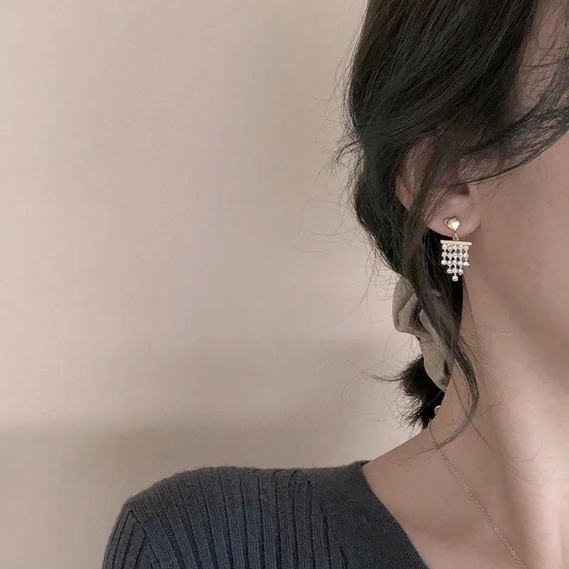 Высококачественные серьги корейские темпераментные милые короткие с кисточками