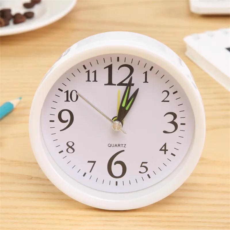 Модные простые маленькие часы будильник черно белые настольные для офиса